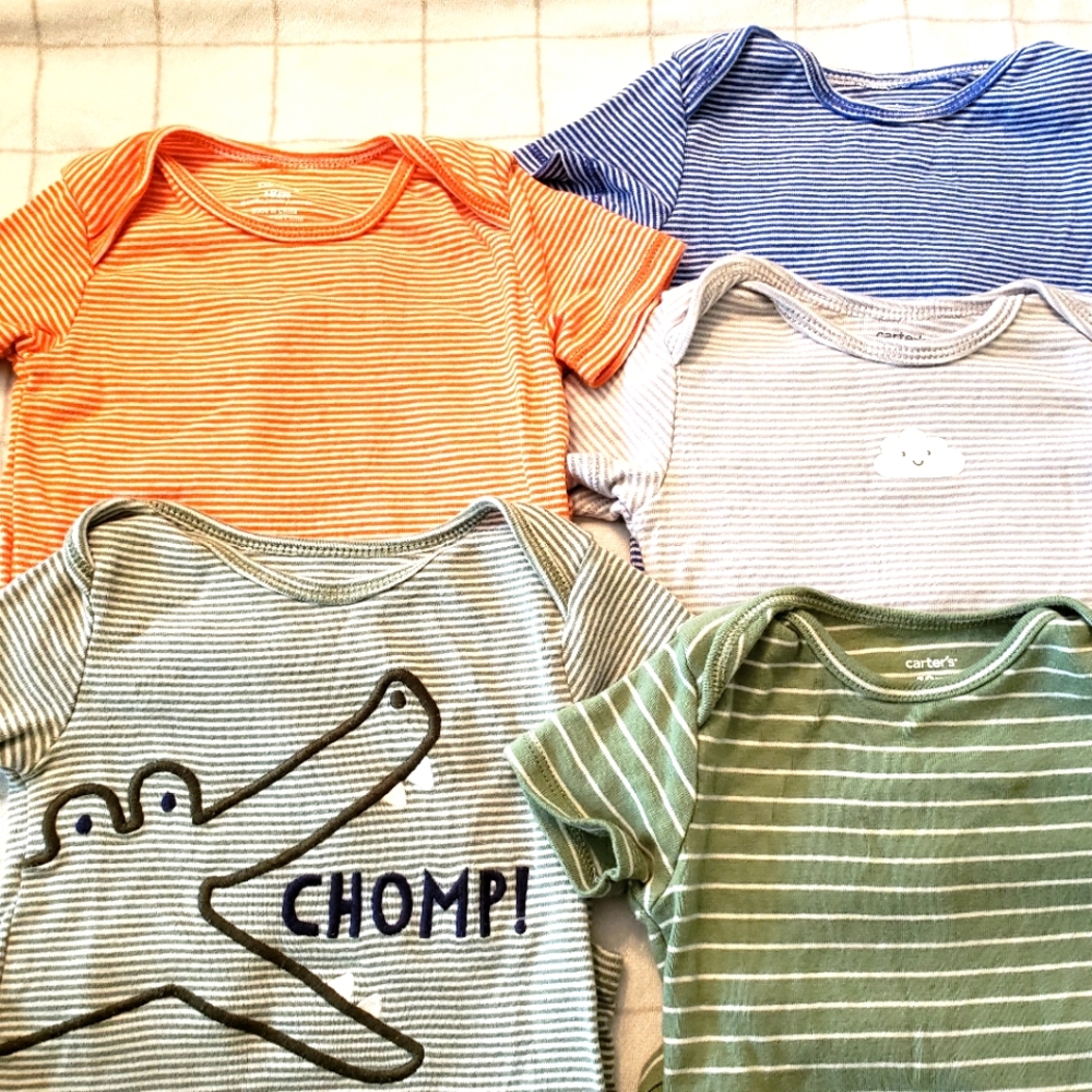 Carter's 5 piece bodysuit lot. Like new size 18 months